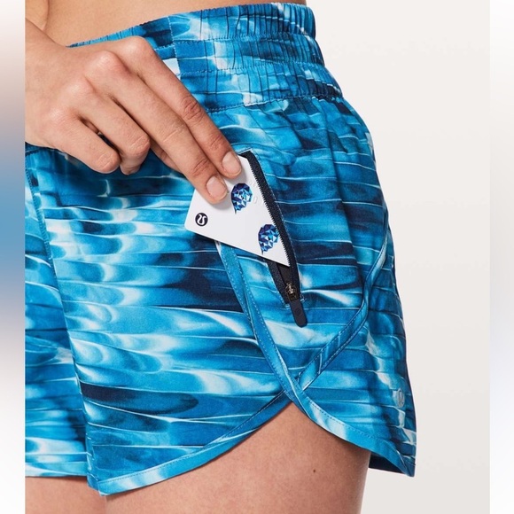Lululemon Tracker Short V 4" Tidal Multi Sz 8 Blue *G22 - Picture 4 of 7